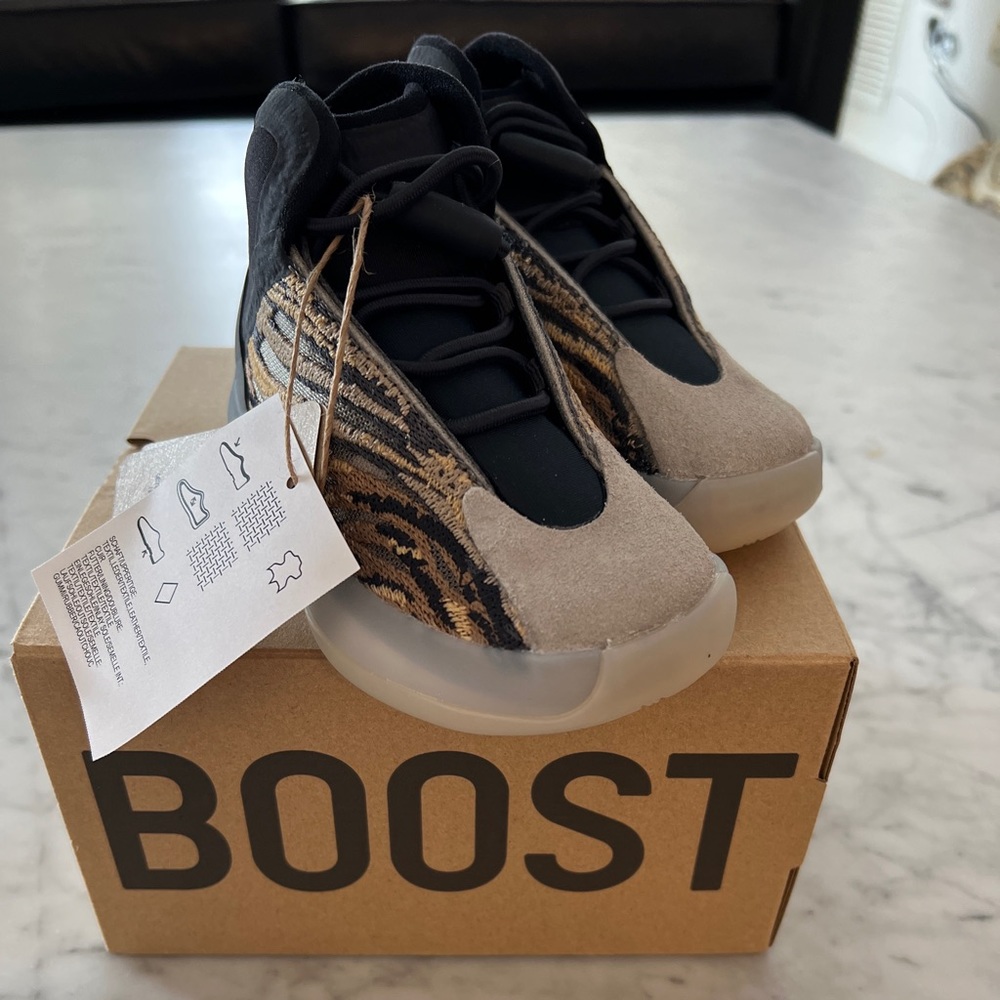 Yeezy Infants Kids QNTM Boost 6.5US New With Tags 23EU Basketball Sneakers